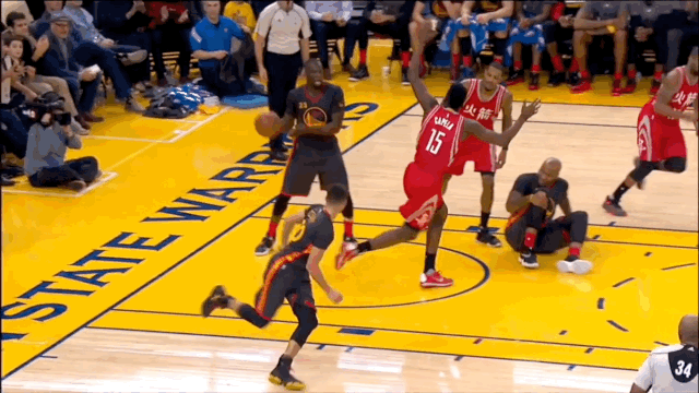 Curry humilla a Harden y deja a todo el mundo boquiabierto otra vez