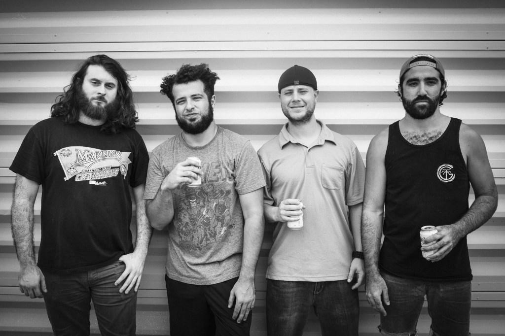 Wrong maakt precies de juiste noiserock met ‘Turn In’
