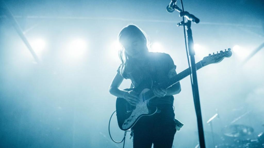 Escucha la nueva canción de Julien Baker, «Funeral Pyre»