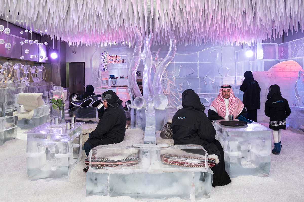 dubai exces opulenta bogatie petrol bani sampanie imobiliare gheata