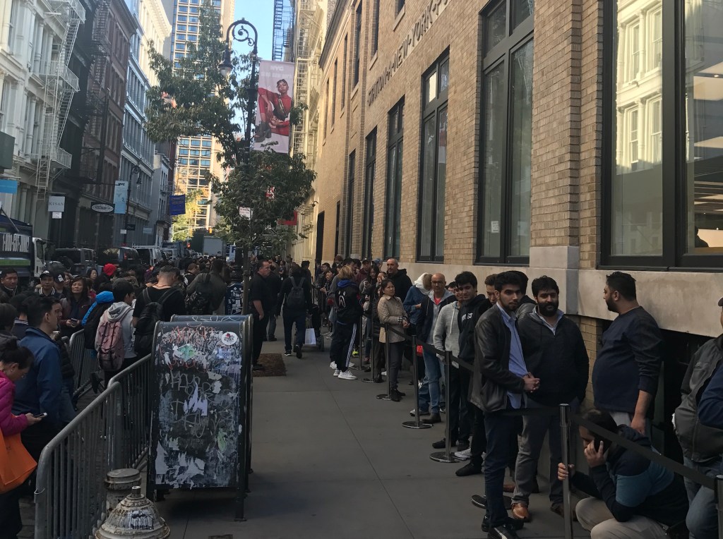 Apple iPhone X shortages are great news for grifters standing in line