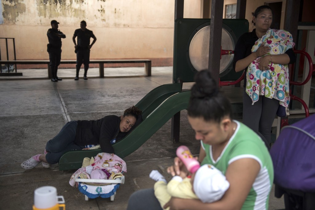 Así viven los ‘niños presos’ en Guatemala