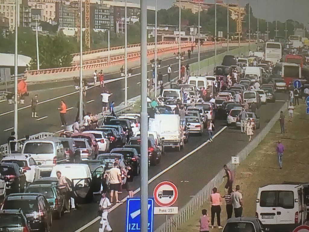 Uspeo protest zbog poskupljenja goriva: Blokirani gradovi širom Srbije