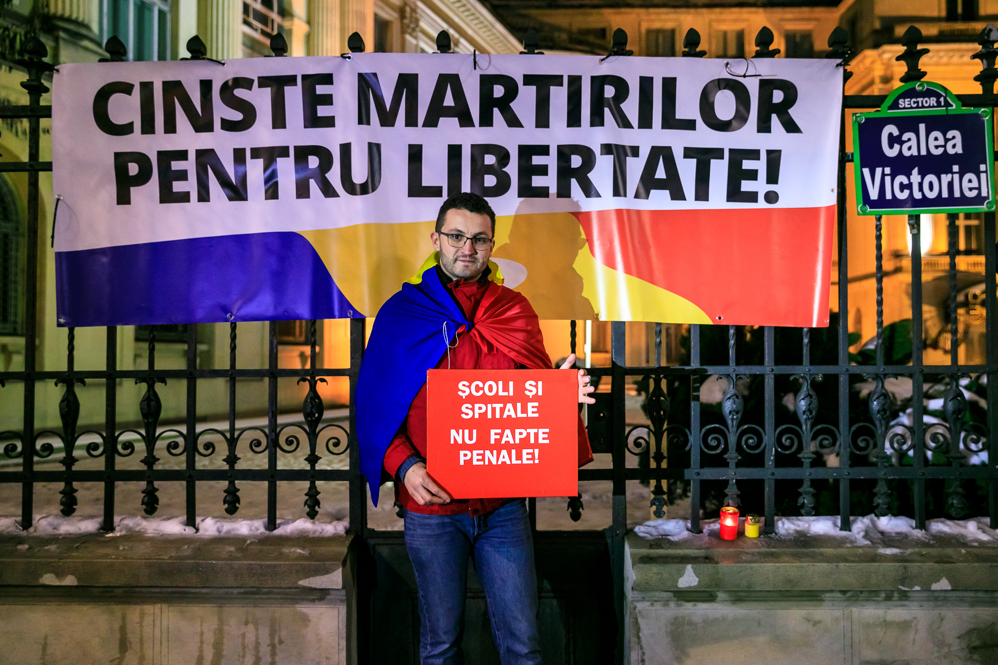 1545638895924-Ionut2