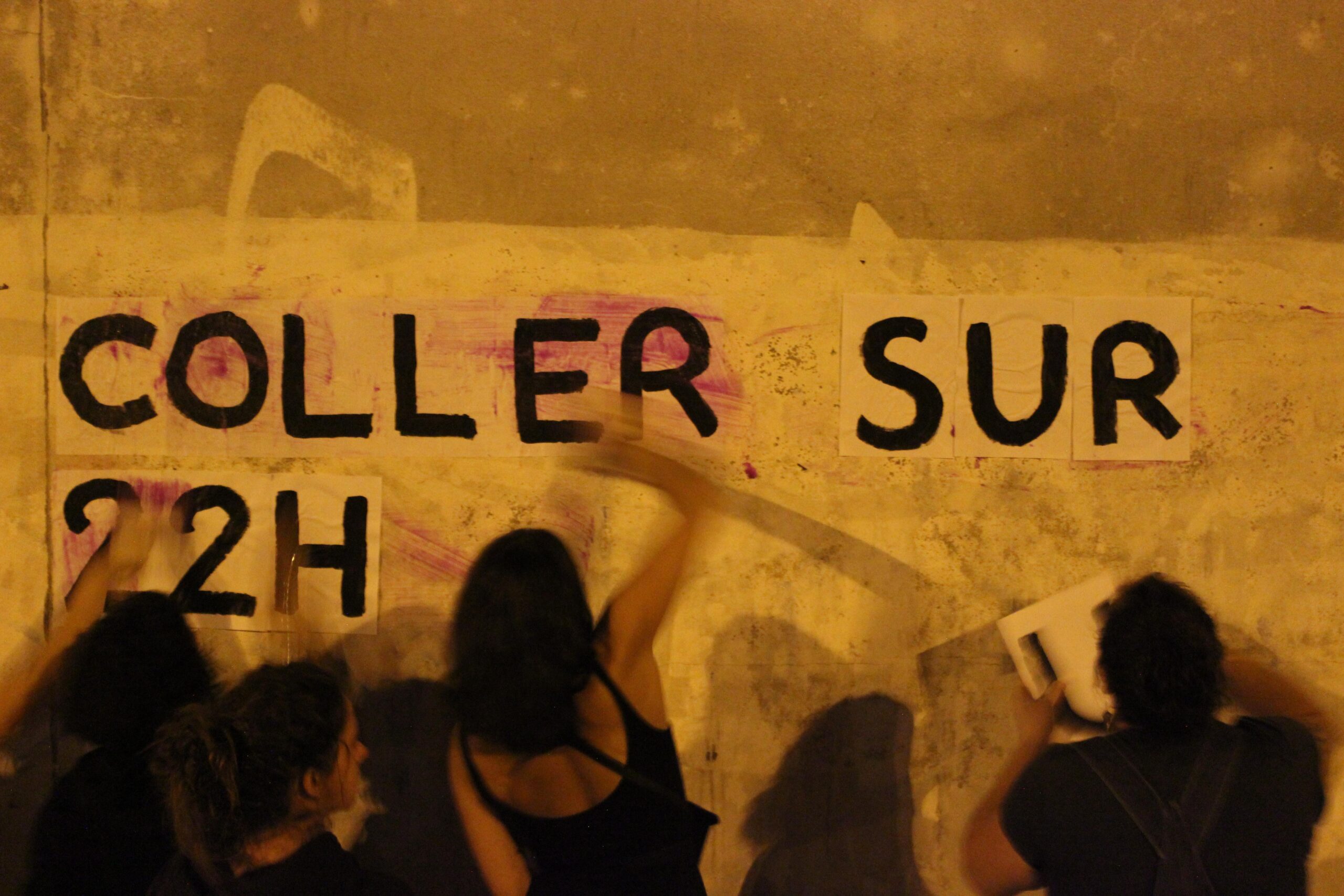 colleuse affiche viol féminisme