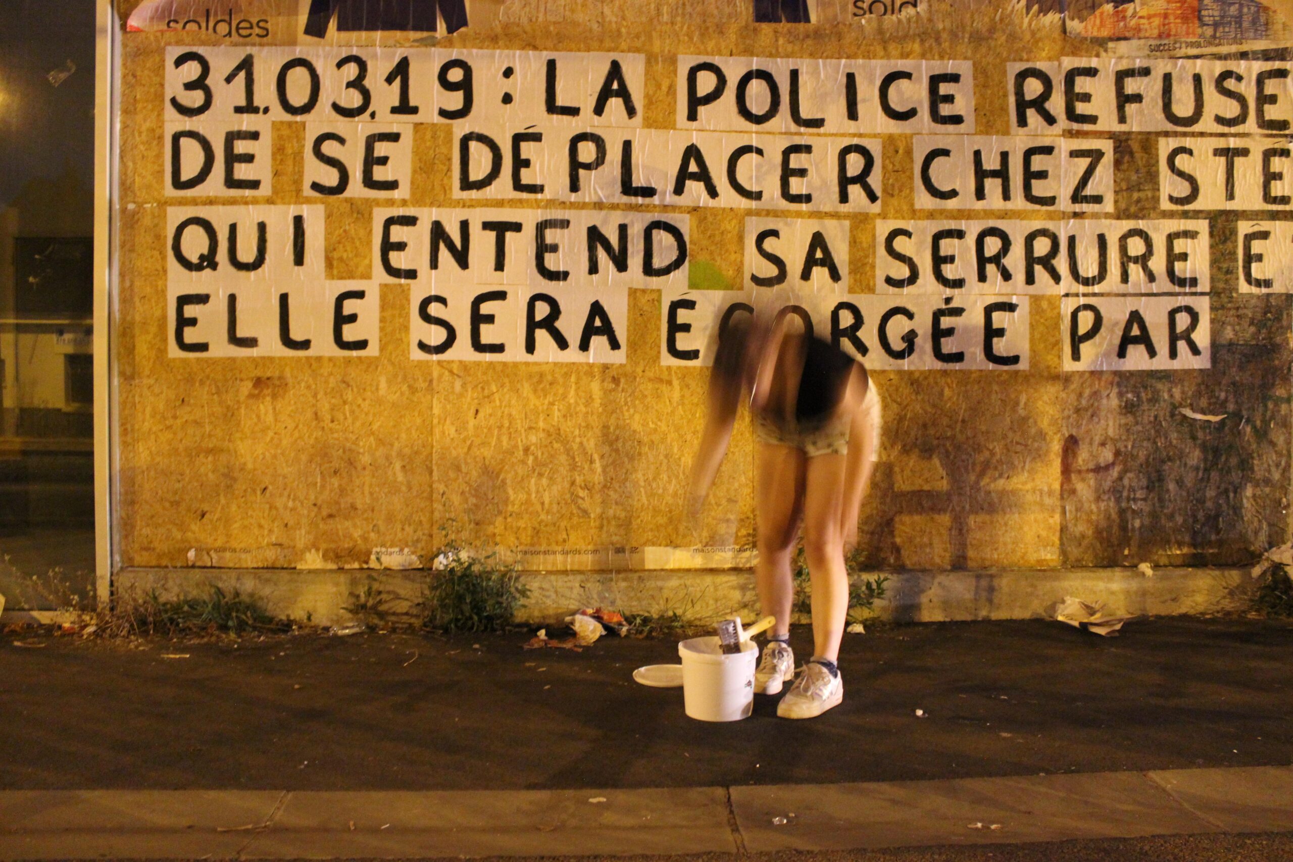 colleuse affiche viol féminisme