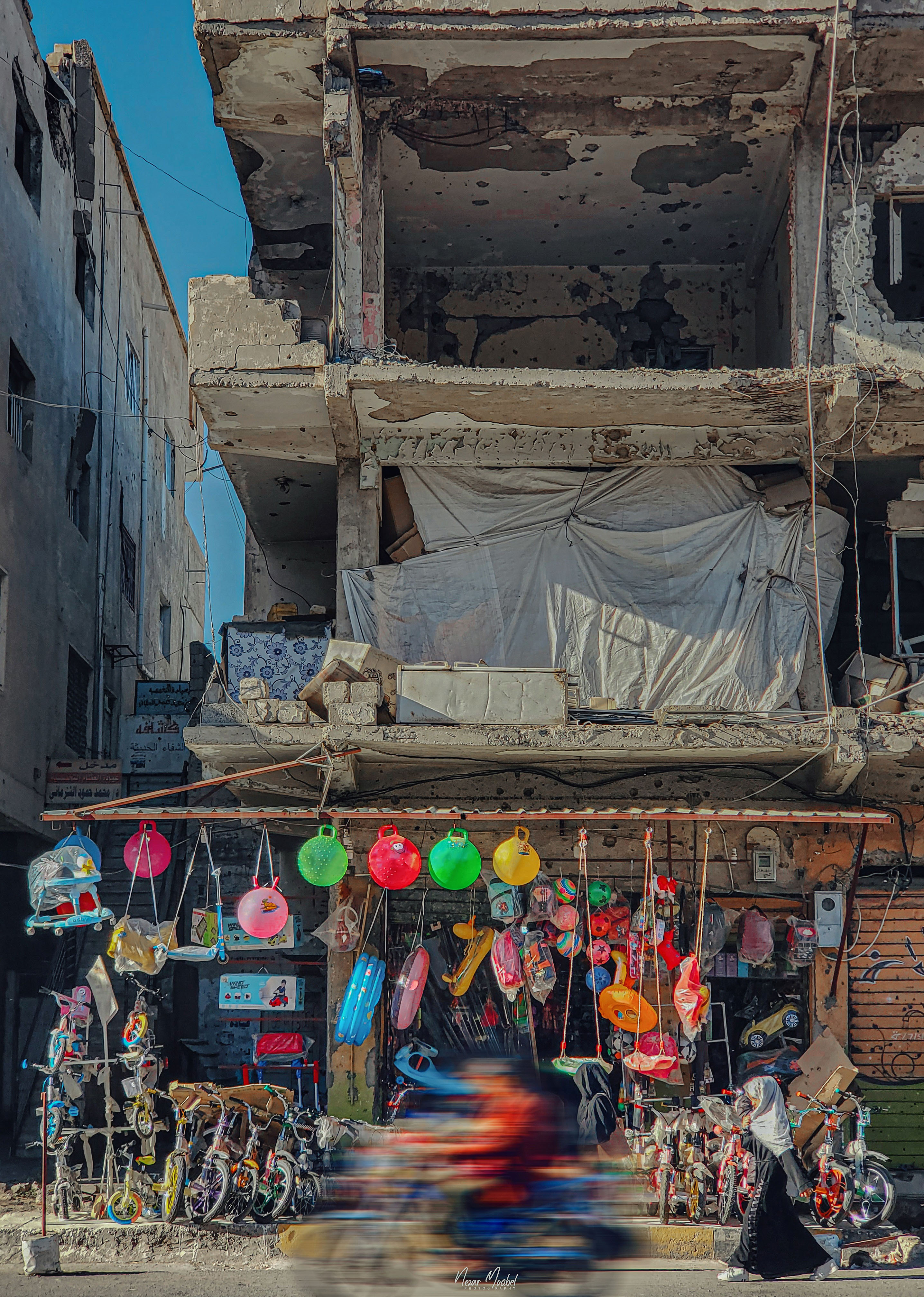 Taiz, 2021 – negozio di giocattoli edificio bombardato yemen