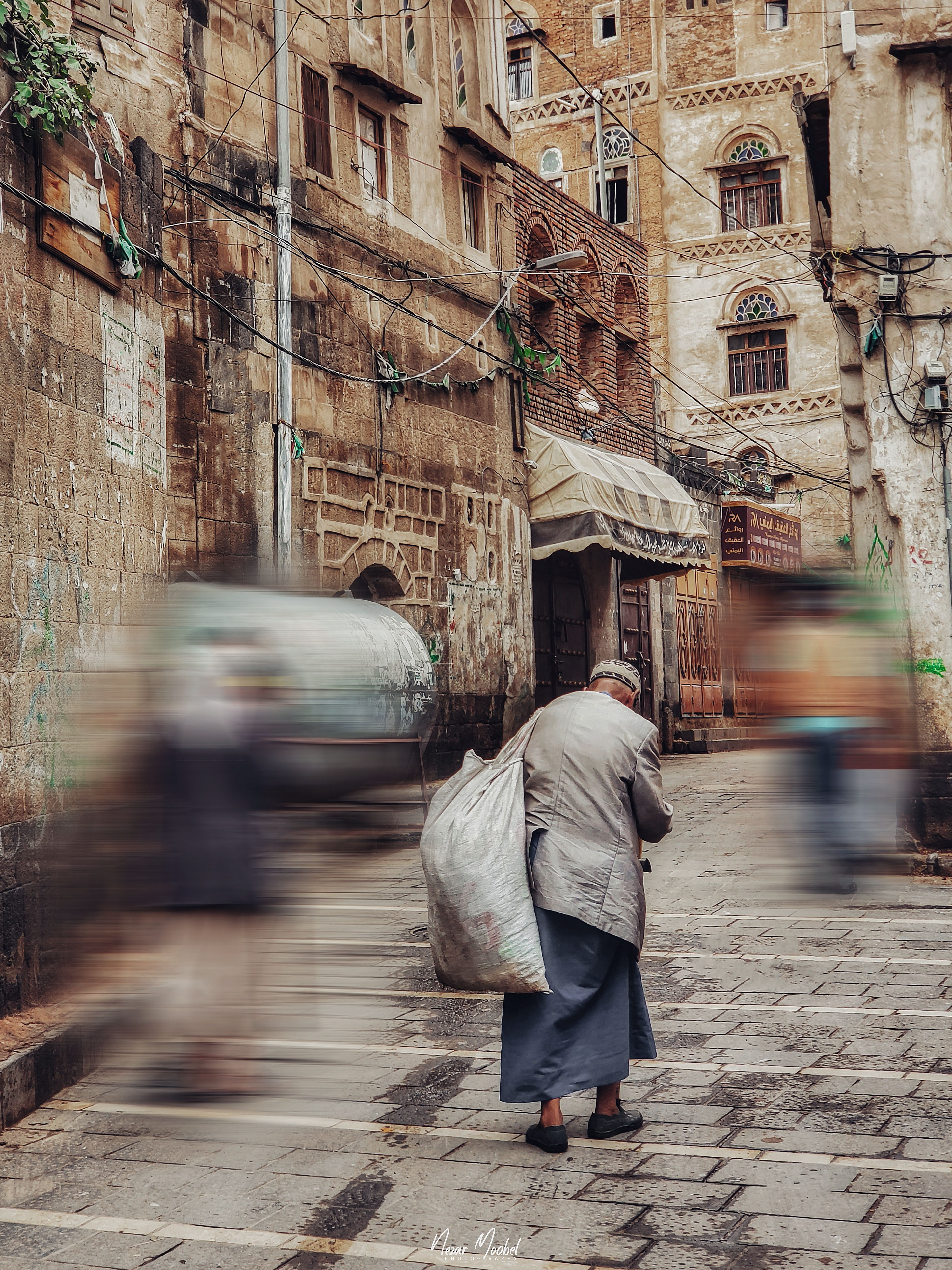 SANAA, YEMEN 2020 – uomo anziano