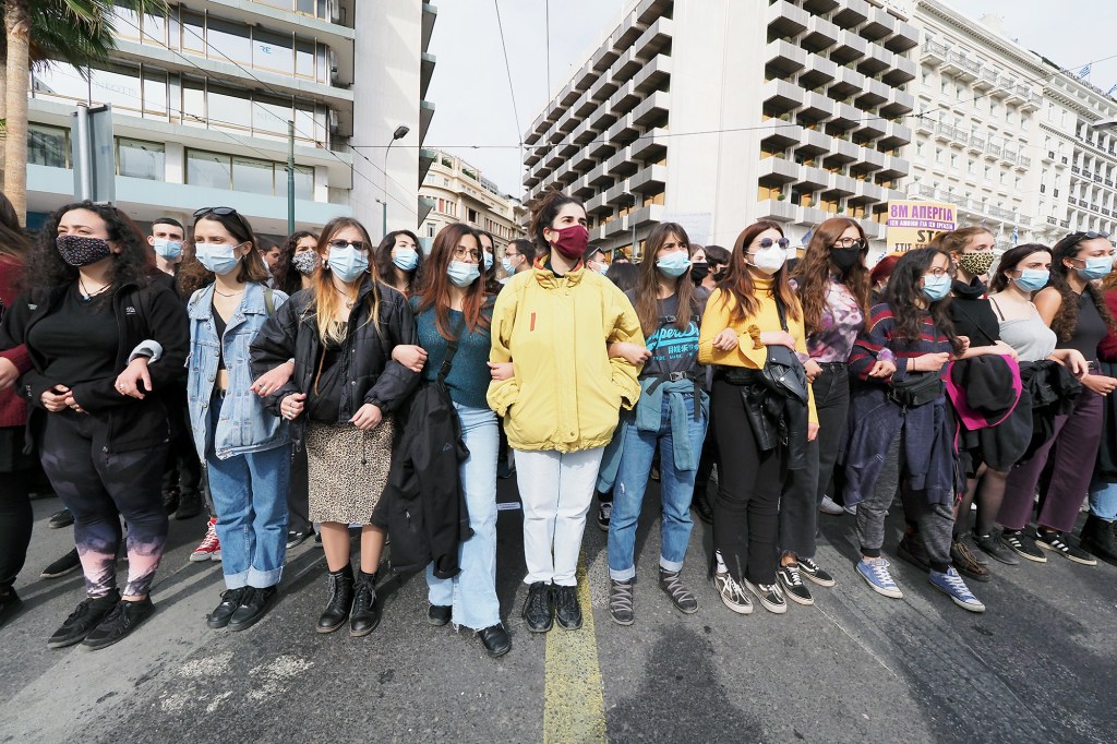 Φωτογραφίες Από την Πολύχρωμη και Δυναμική 8η Μάρτη στην Αθήνα