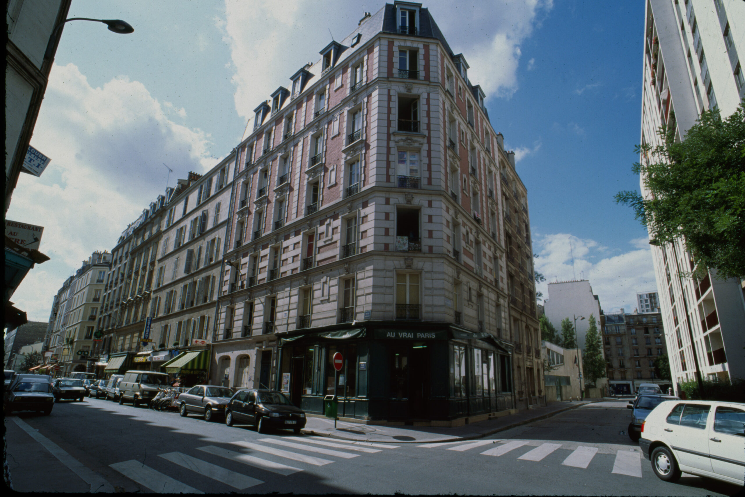 Le squat de la rue Didot, par Yan Morvan