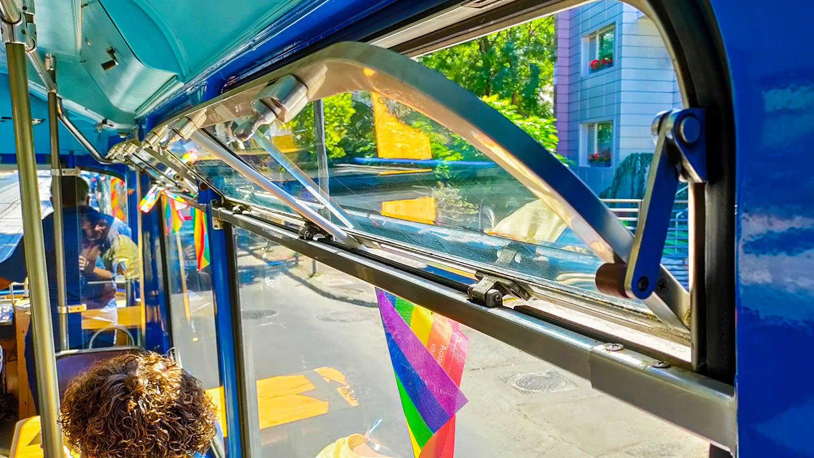 tramvai curcubeu lgbt pride bucuresti
